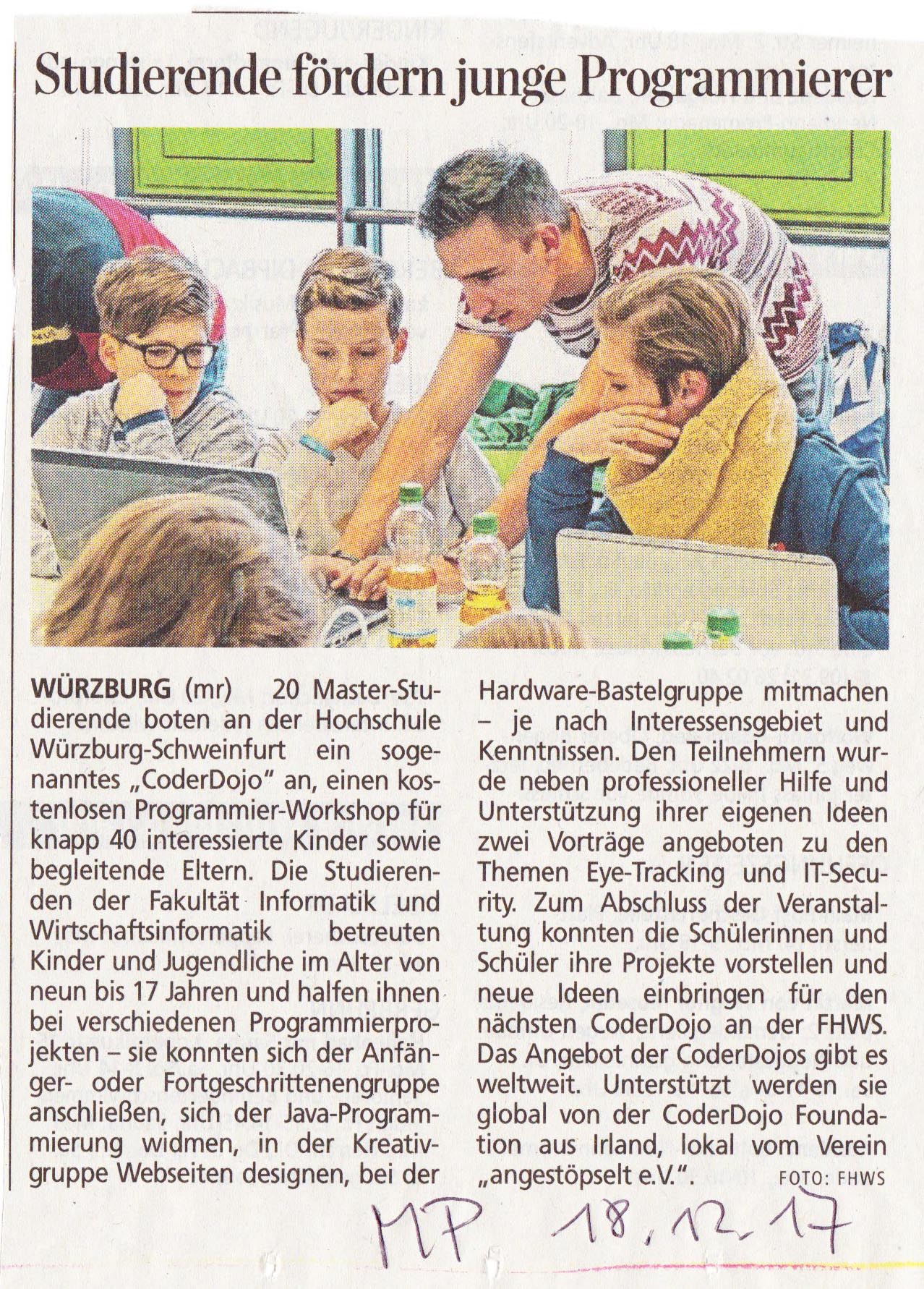 Beitrag in der Main-Post: 20 Master-Studierende boten an der Hochschule Würzburg-Schweinfurt ein sogennantes "CoderDojo" an, einen kostenlosen Programmier-Workshop für knapp 40 interessierte Kinder sowie begleitende Eltern. Die Studierenden der Fakultät Informatik und Wirtschaftsinformatik betreuten Kinder und Jugendliche im Alter von neun bis 17 Jahren und halfen ihnen bei verschiedenen Programmierprojekten – sie konnten sich in der Anfänger- oder Fortgeschrittenengruppe anschließen, sich der Java-Programmierung widmen, in der Kreativgruppe Webseiten designen, bei der Hardware-Bastelgruppe mitmachen – je nach Interessensgebiet und Kenntnissen. Den Teilnehmern wurde neben professioneller Hilfe und Unterstützung ihrer eigenen Ideen zwei Vorträge angeboten zu den Themen Eye-Tracking und IT-Security. Zum Abschluss der Veranstaltung konnten die Schülerinnen und Schüler ihre Projekte vorstellen und neue Ideen einbringen für den nächsten CoderDojo an der FHWS. Das Angebot der CoderDojos gibt es weltweit. Unterstützt werden sie global von der CoderDojo Foundation aus Irland, lokal vom Verein "angestöpselt e.V.".